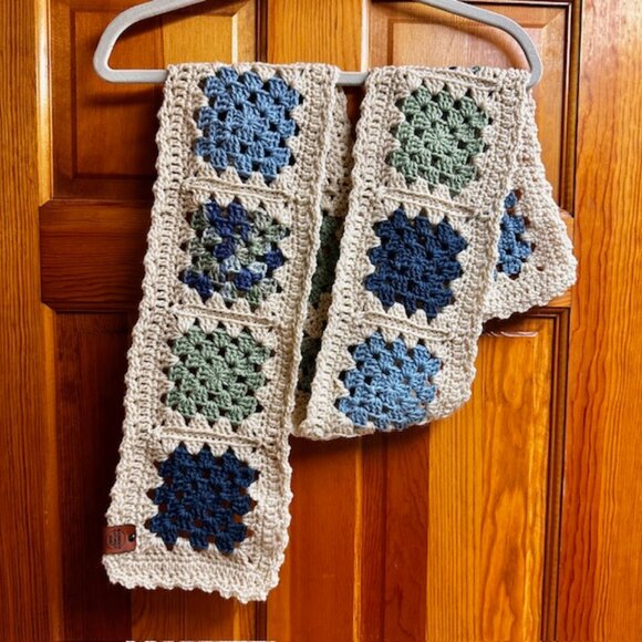 Hand Knit / Crochet Granny Boho Style Winter Scarf Blue Green Ivory NEW - Picture 4 of 5